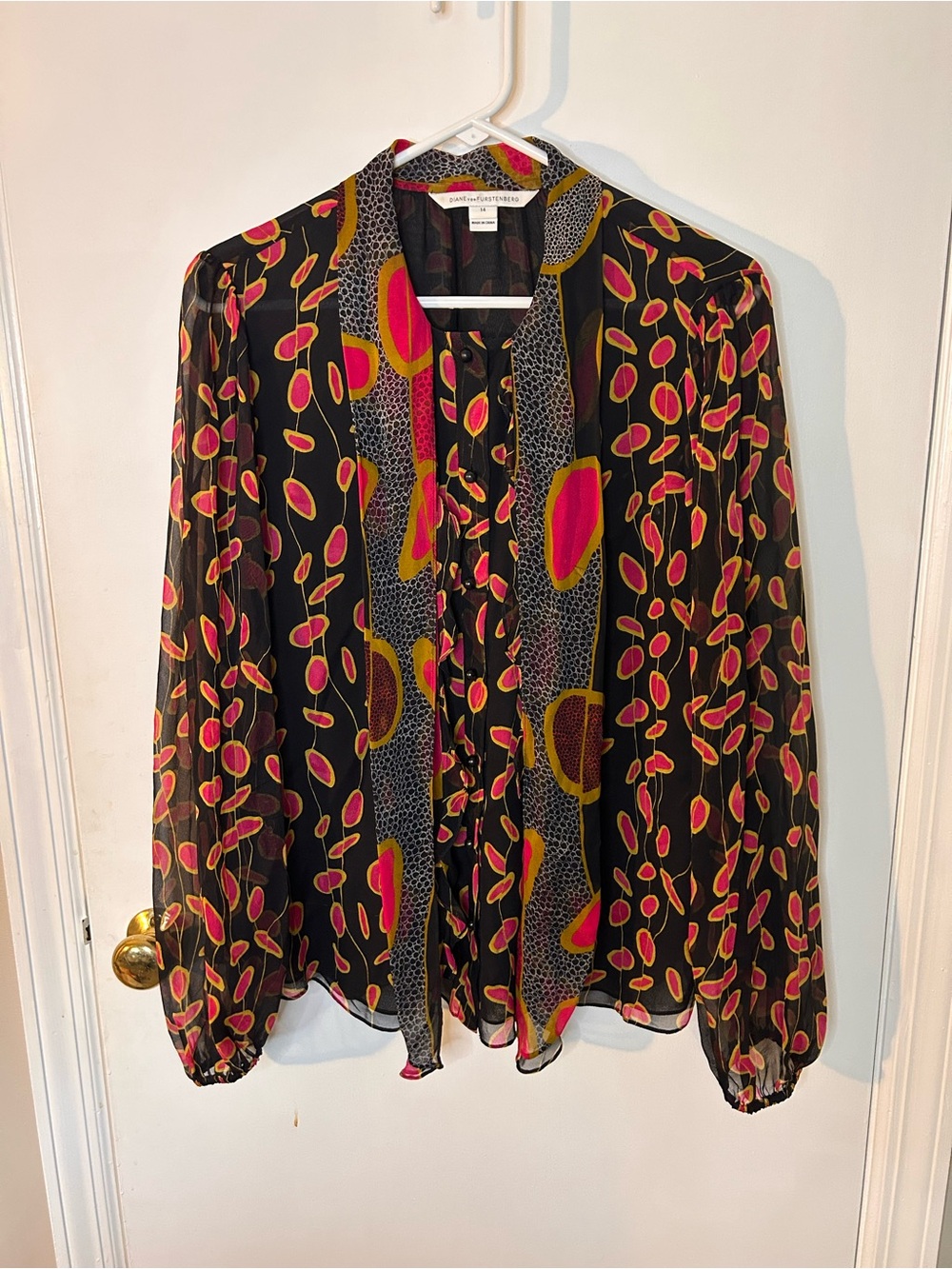 DIANE VON FURSTENBERG HAVANAH PRINT SILK BLOUSE W/NECK TIE SIZE 14